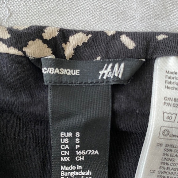 H&M Women's Black White Pull On Mini Skirt Size Small - Picture 2 of 9